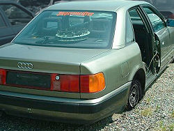 Audi 100 takaa