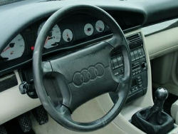 Audi 100 sisältä