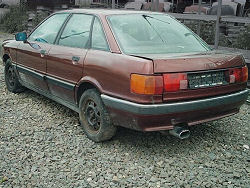 Audi 90 takaa